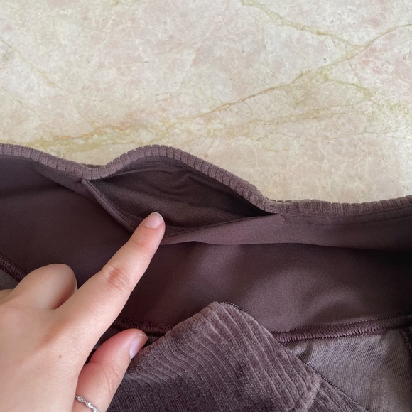 Lululemon scuba mid-rise velvet corduroy mini skirt - Picture 4 of 7